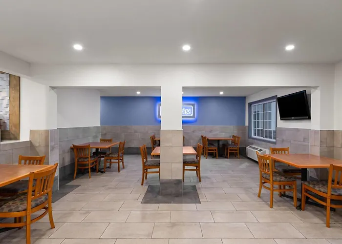 Travelodge Inn & Suites By Wyndham Anaheim On Disneyland Dr